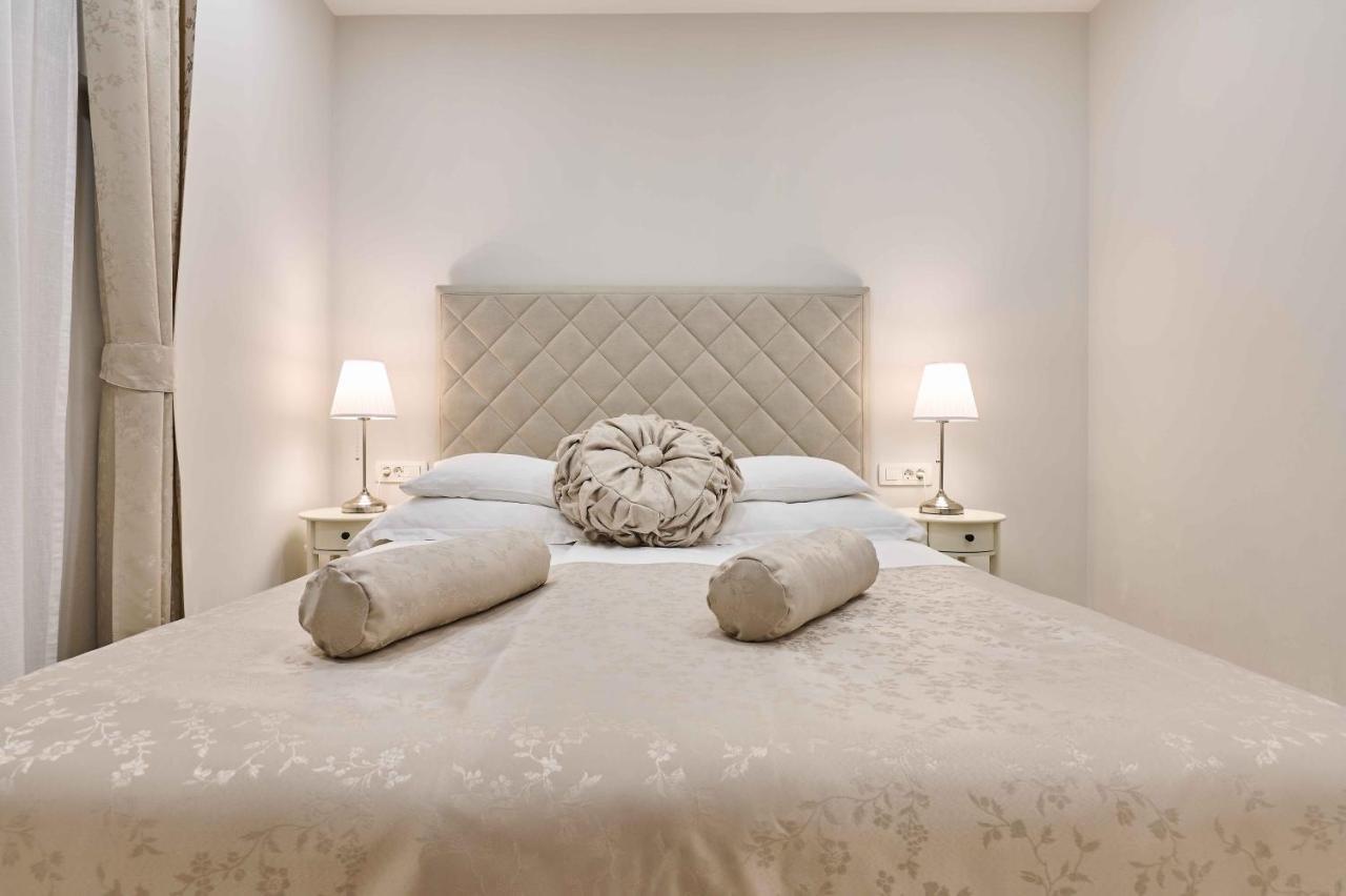 سبليت Best Location Rooms الغرفة الصورة